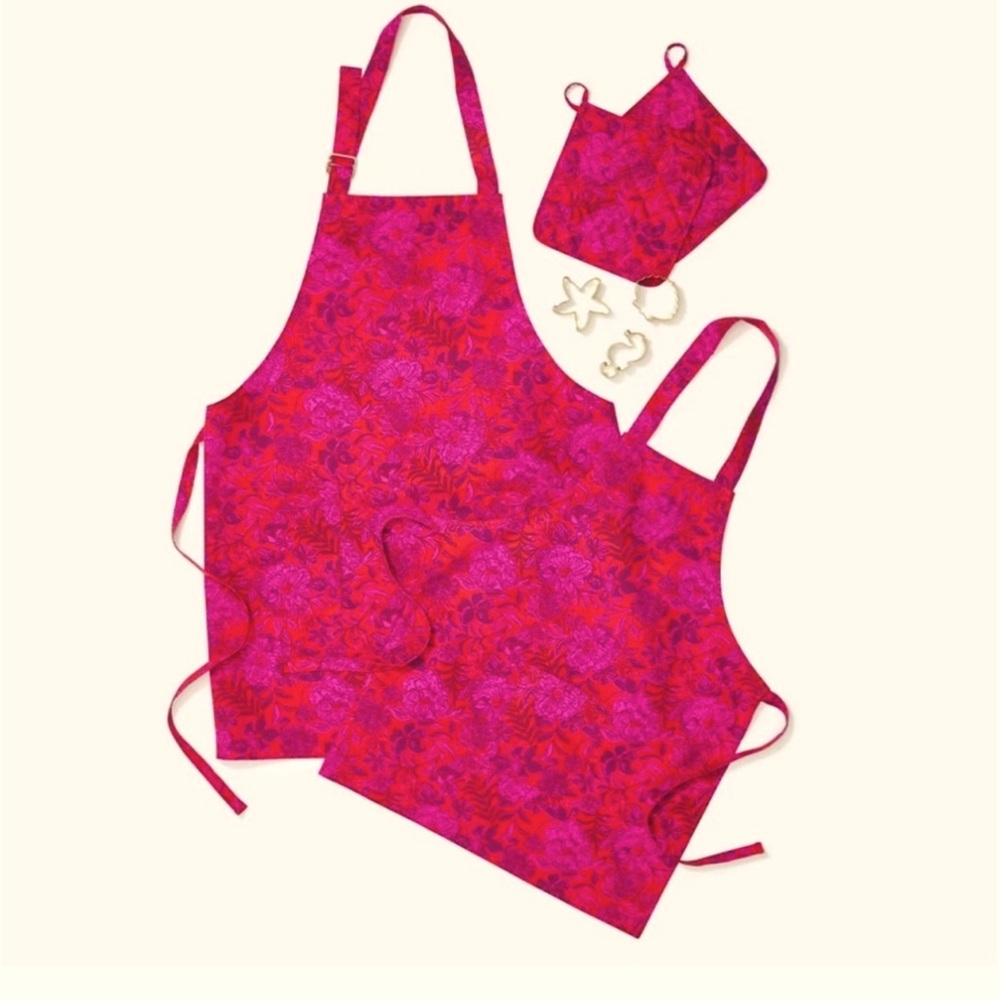 Lilly Pulitzer Mommy and Me Aprons, potholders and cookie cutters